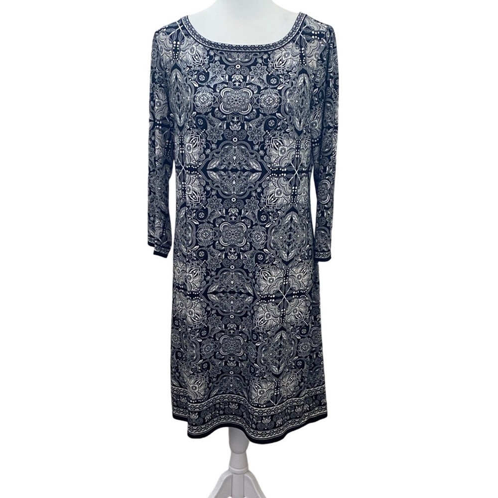 Max Studio Black & White Long Sleeve Shift Dress. Comfortable with stretch. Sz M